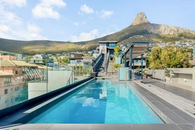 2 Bedroom Property for Sale in Sea Point Western Cape